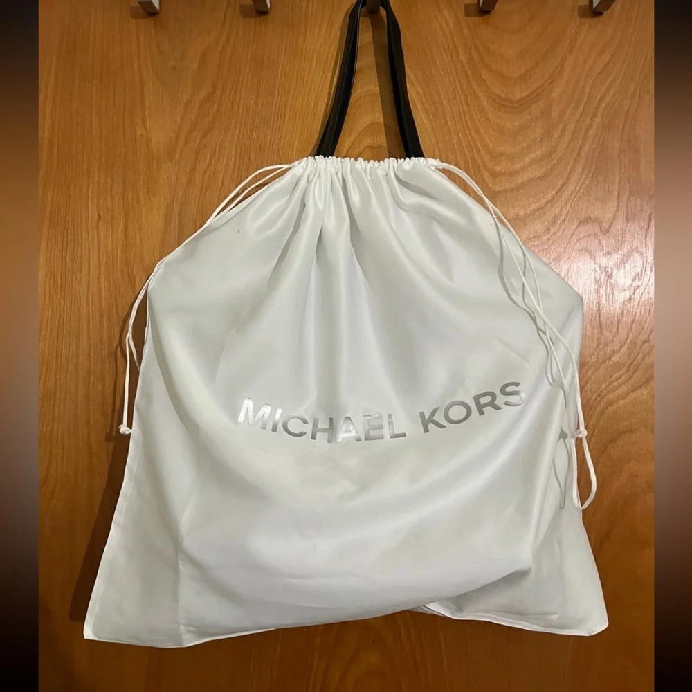 Michael Kors Voyager Tote - Picture 6 of 9